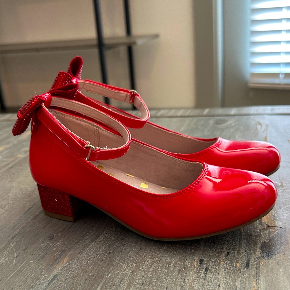 Red girls dress Shoes